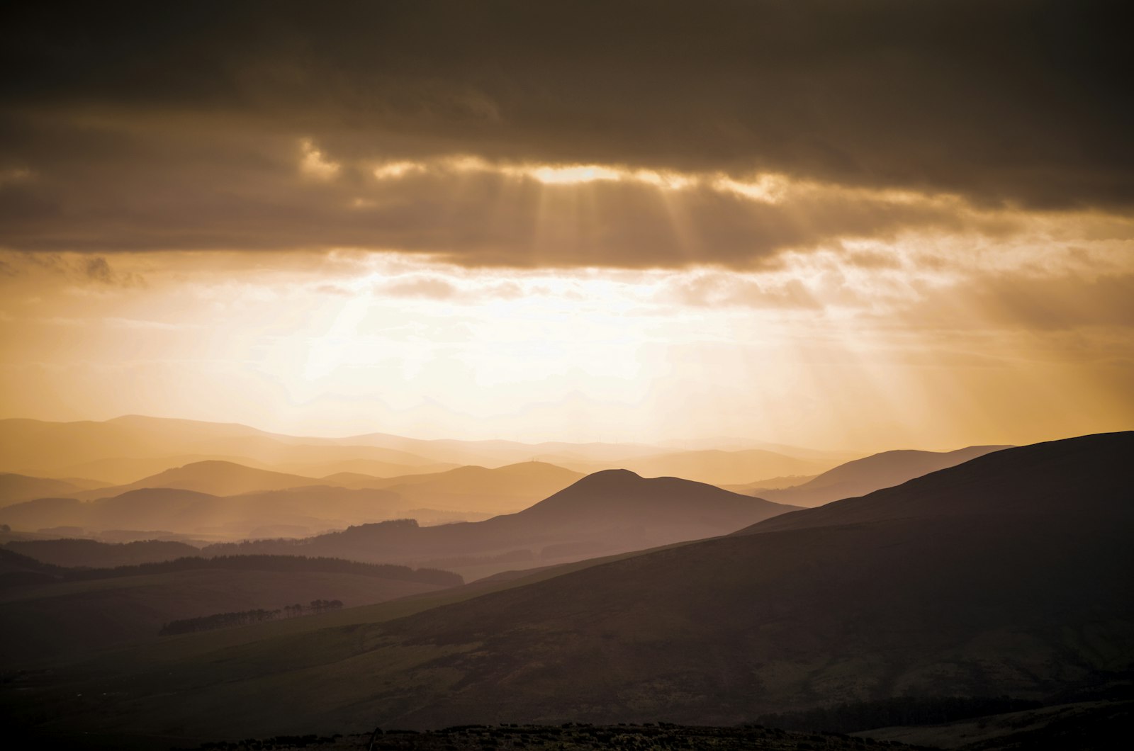 Nikon D5100 + Nikon AF-S DX Nikkor 55-200mm F4-5.6G VR sample photo. Silhouette of mountains photography