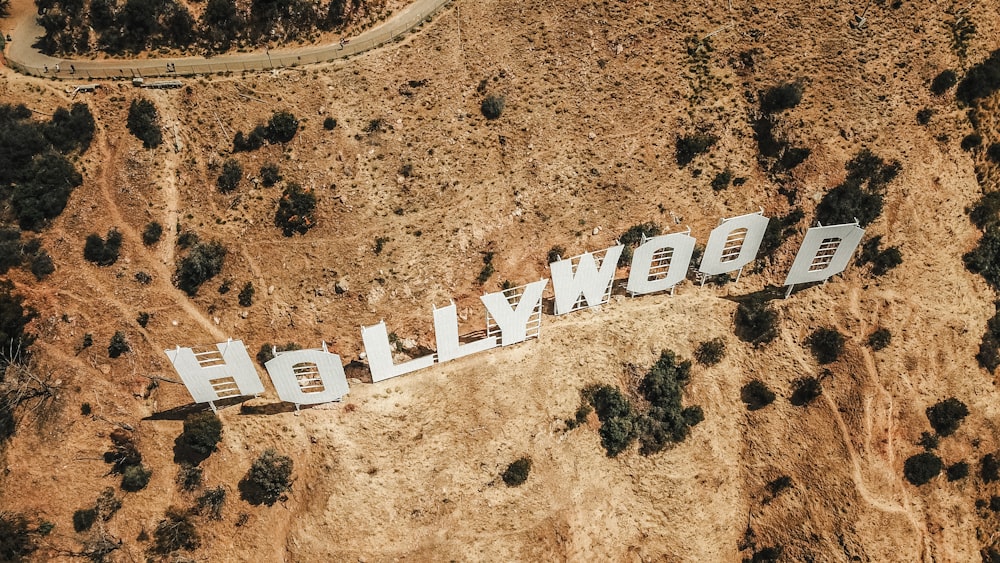 photographie aérienne d’un panneau hollywoodien