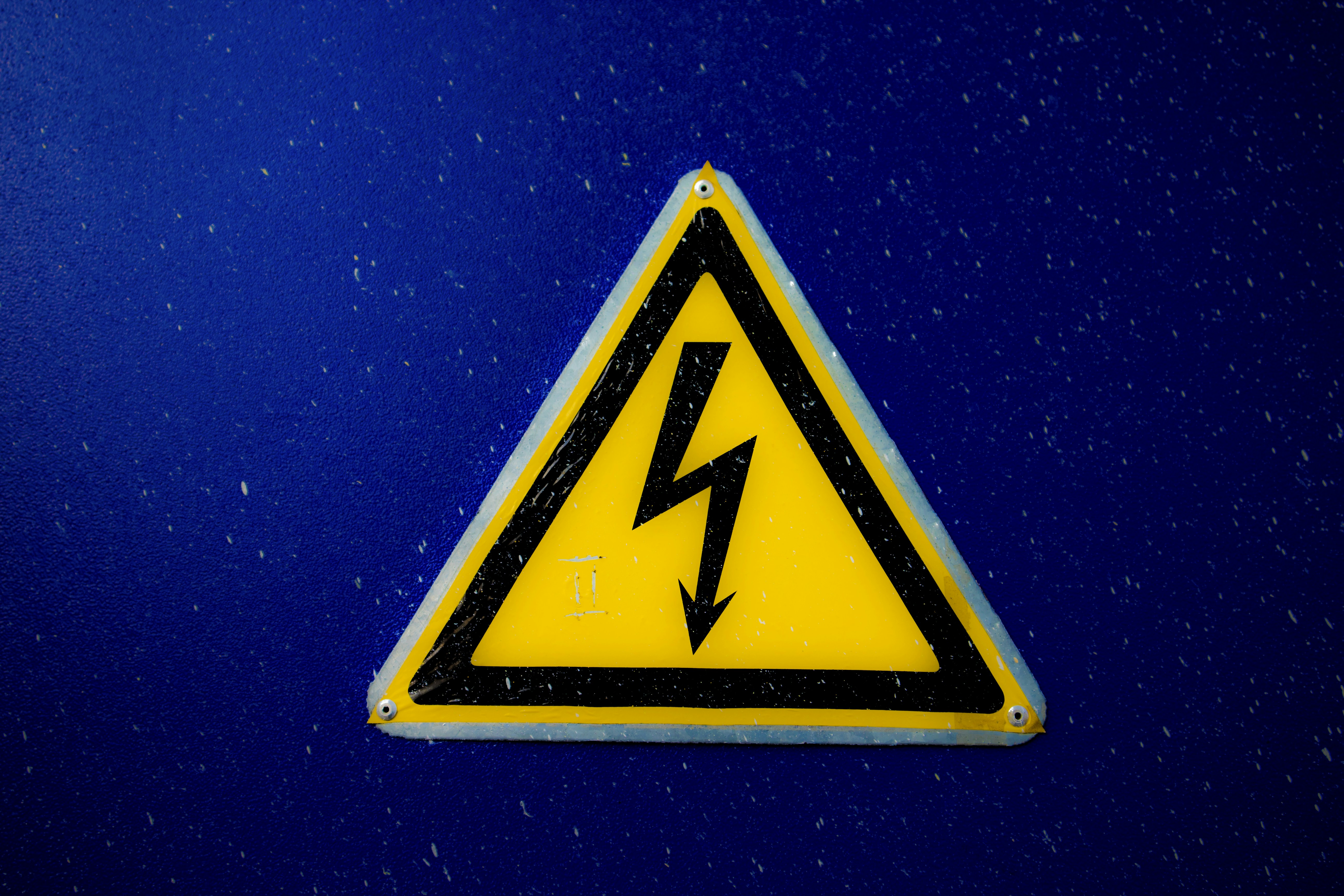 Alat Listrik dan Grounding