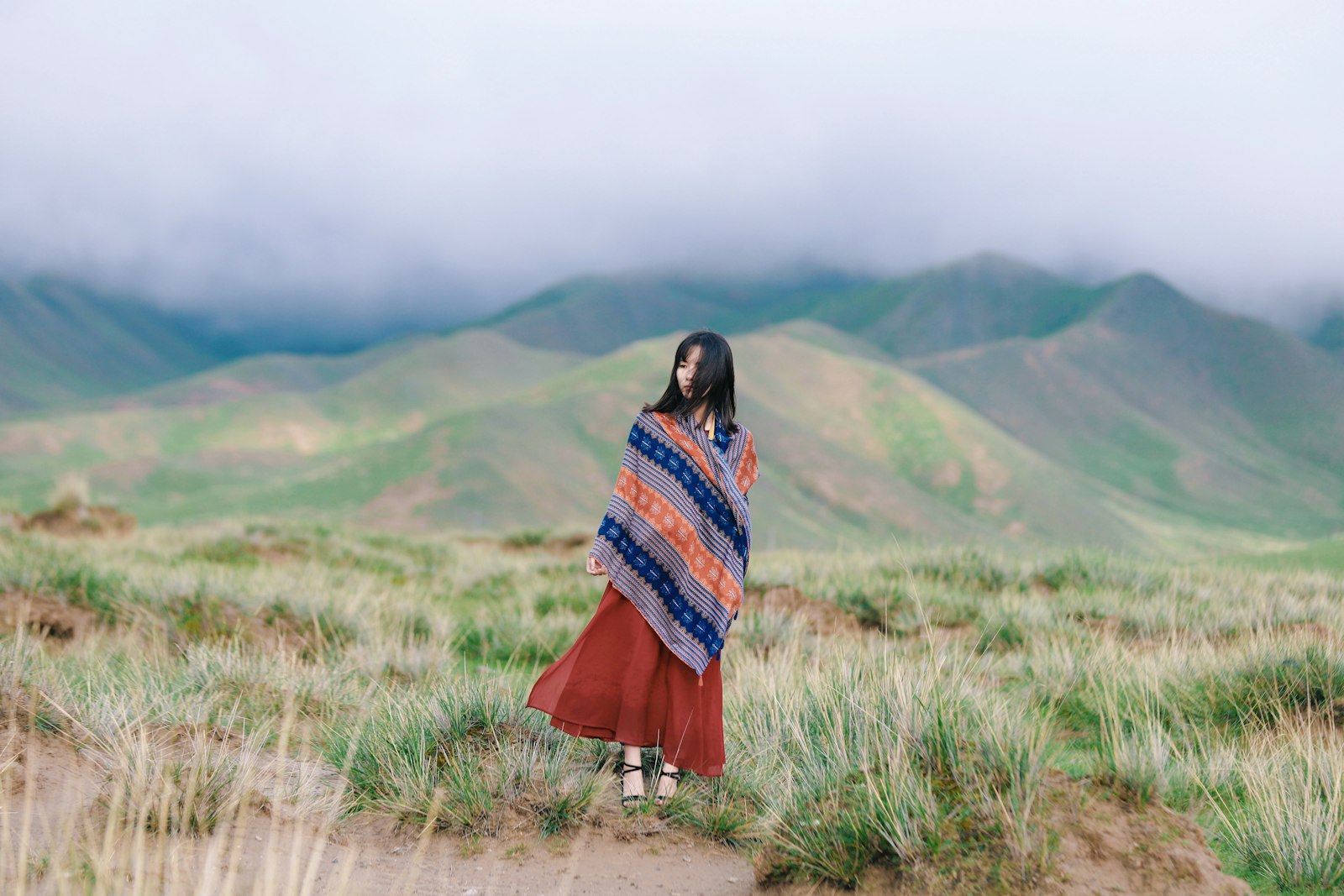 Canon EOS 6D Mark II + Canon EF 70-200mm F2.8L IS II USM sample photo. Woman standing on green photography