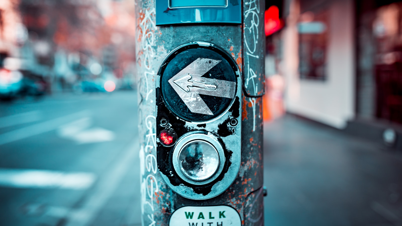 Canon EF 35mm F1.4L II USM sample photo. Pedestrian crossing button photography