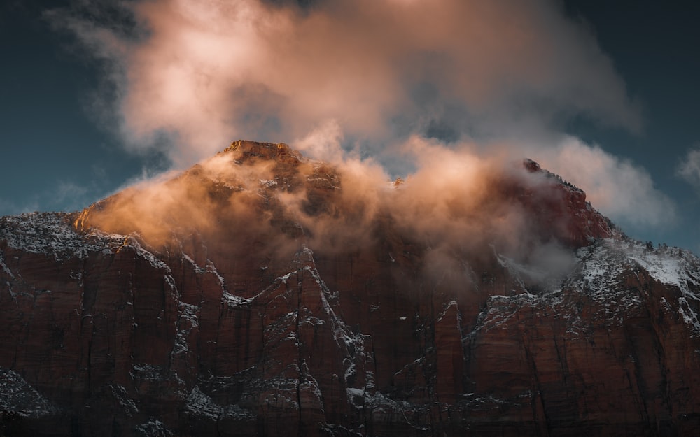 Foto del pico de la montaña