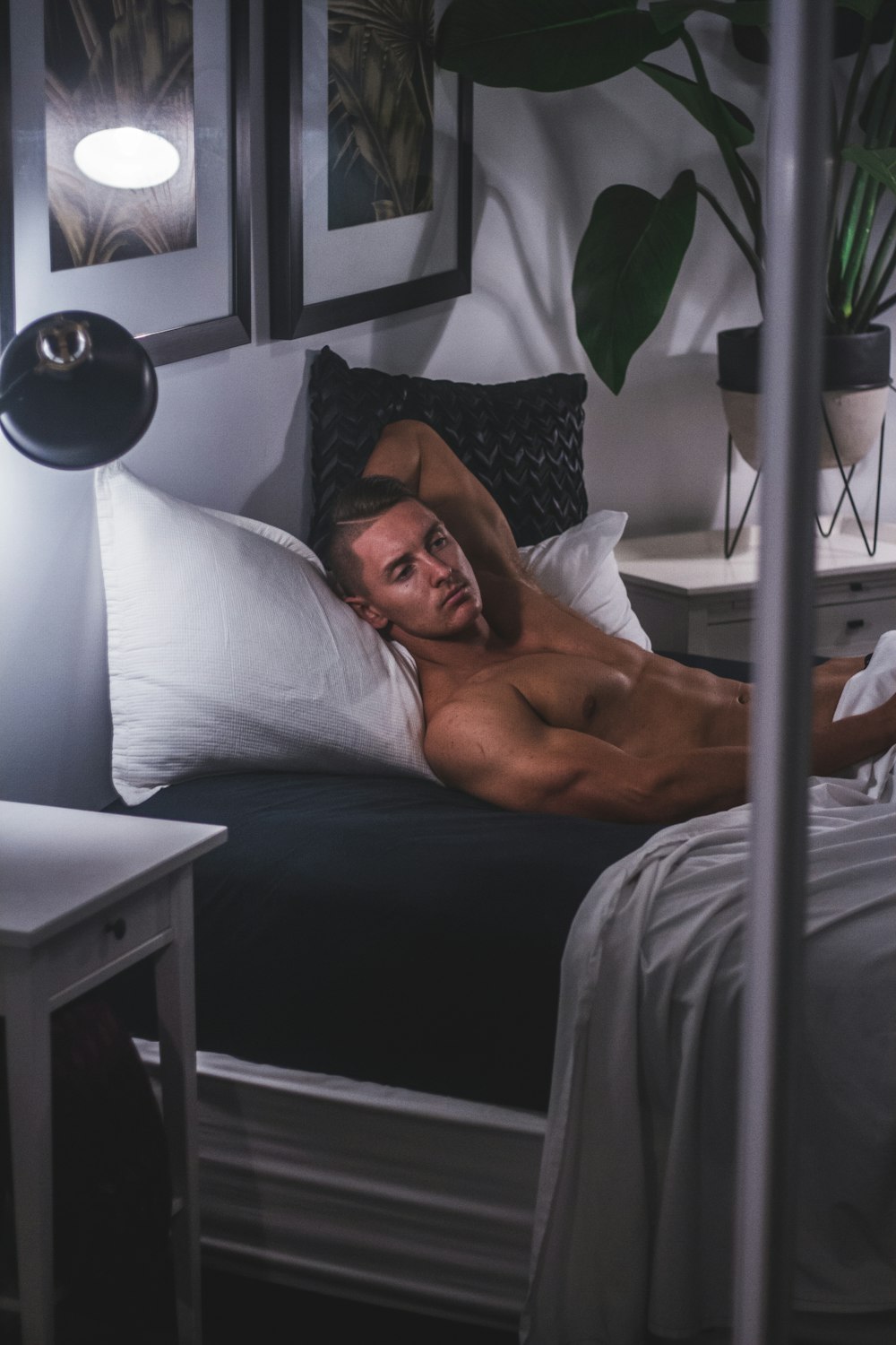 30k+ Man In Bed Pictures | Download Free Images on Unsplash