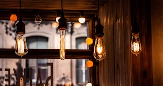 a group of light bulbs hanging from a ceiling