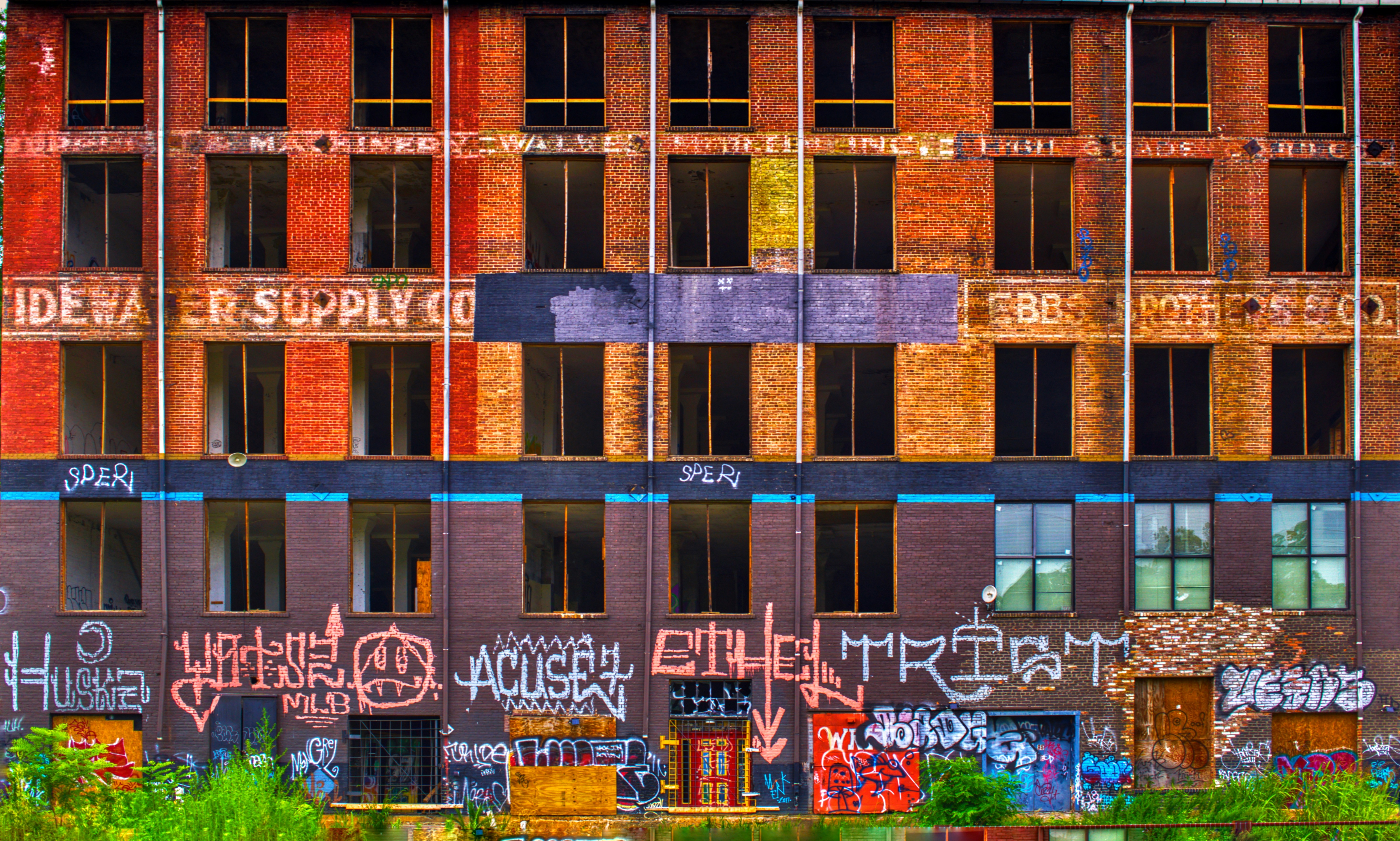 Graffiti on a building - california vandalism laws
