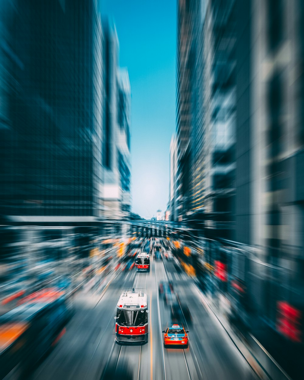 Zeitrafferfotografie von Fahrzeugen auf stark befahrener Straße