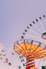 people riding on yoyo ride at daytime