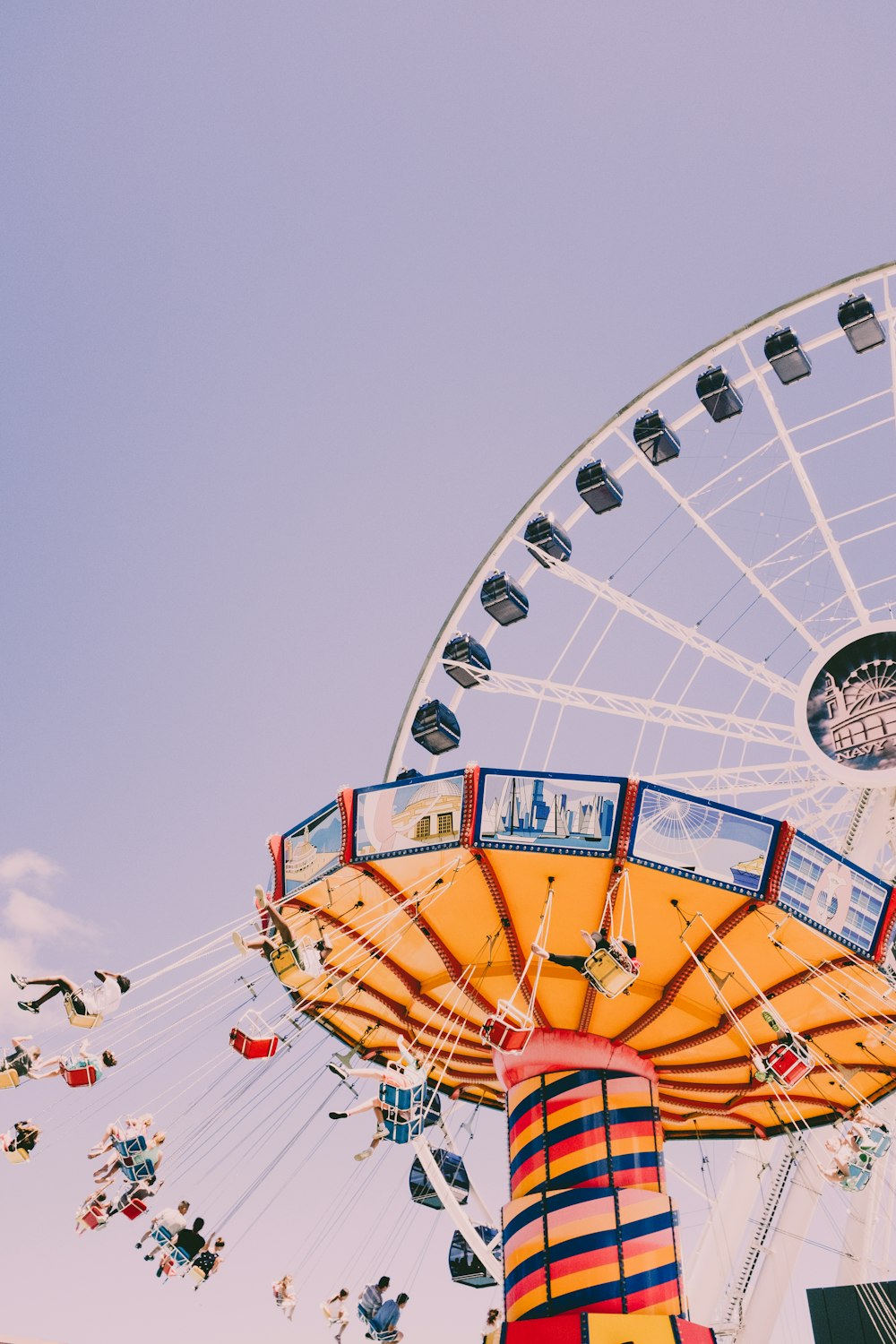 people riding on yoyo ride at daytime