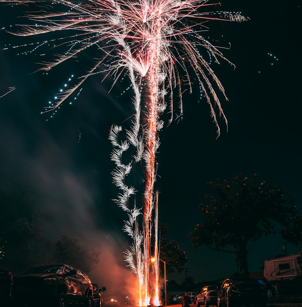 Exhibición de fuegos artificiales en fotografía de lapso de tiempo