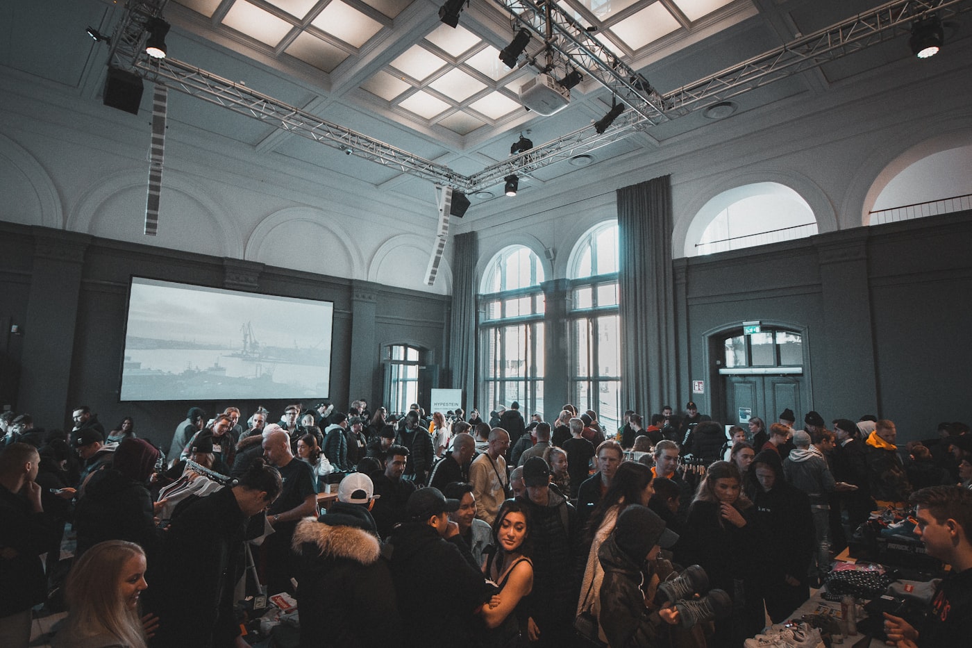 Grande salle de réception élégante