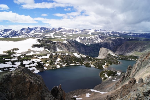 A stunning travel destination showcasing mountains and clear skies.