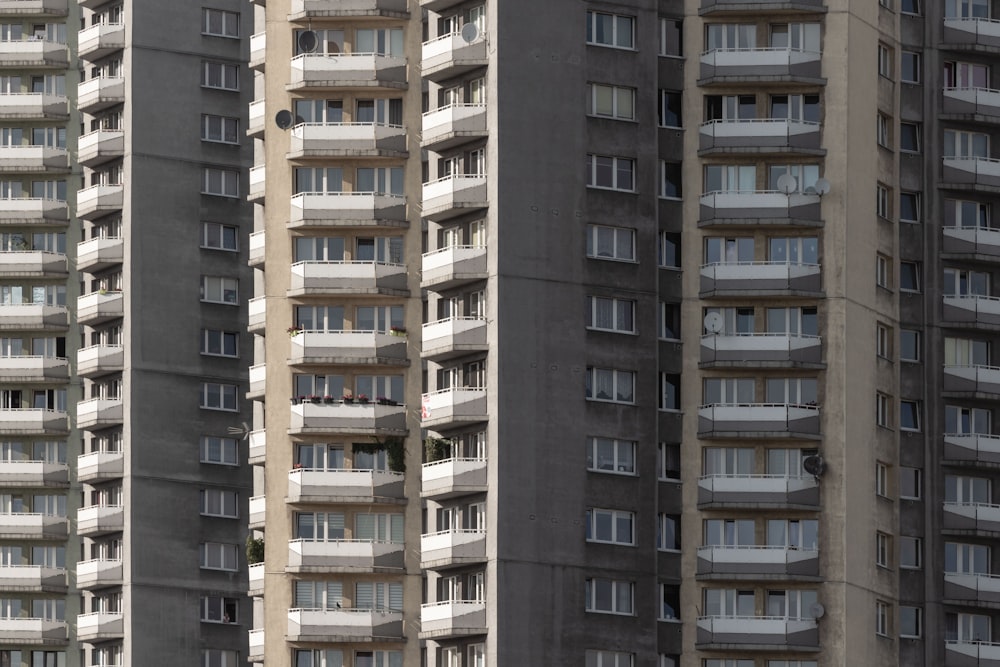 gray concrete apartment complex