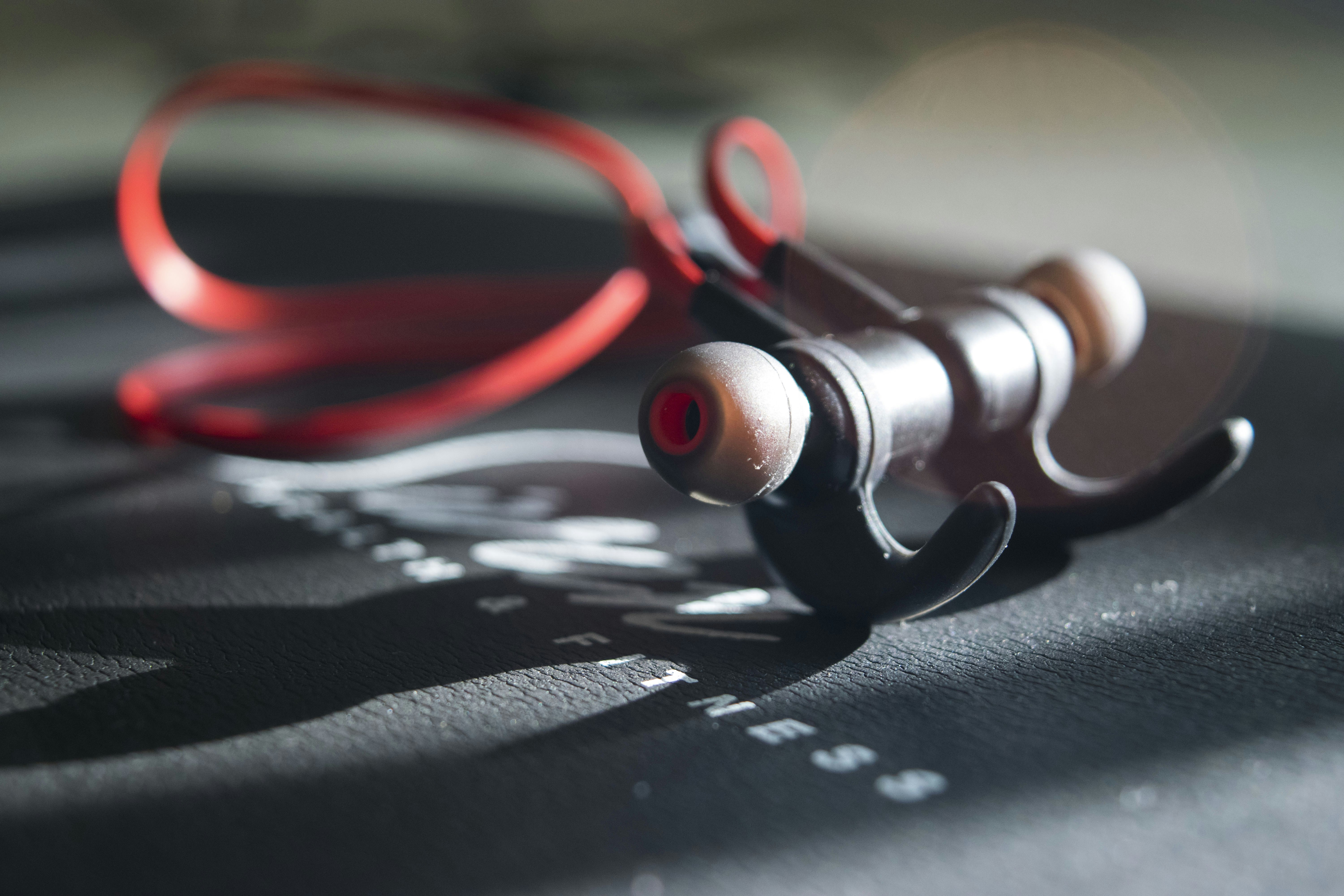 耳夹蓝牙耳机排行榜第一名测评，音乐之韵，一夹即得