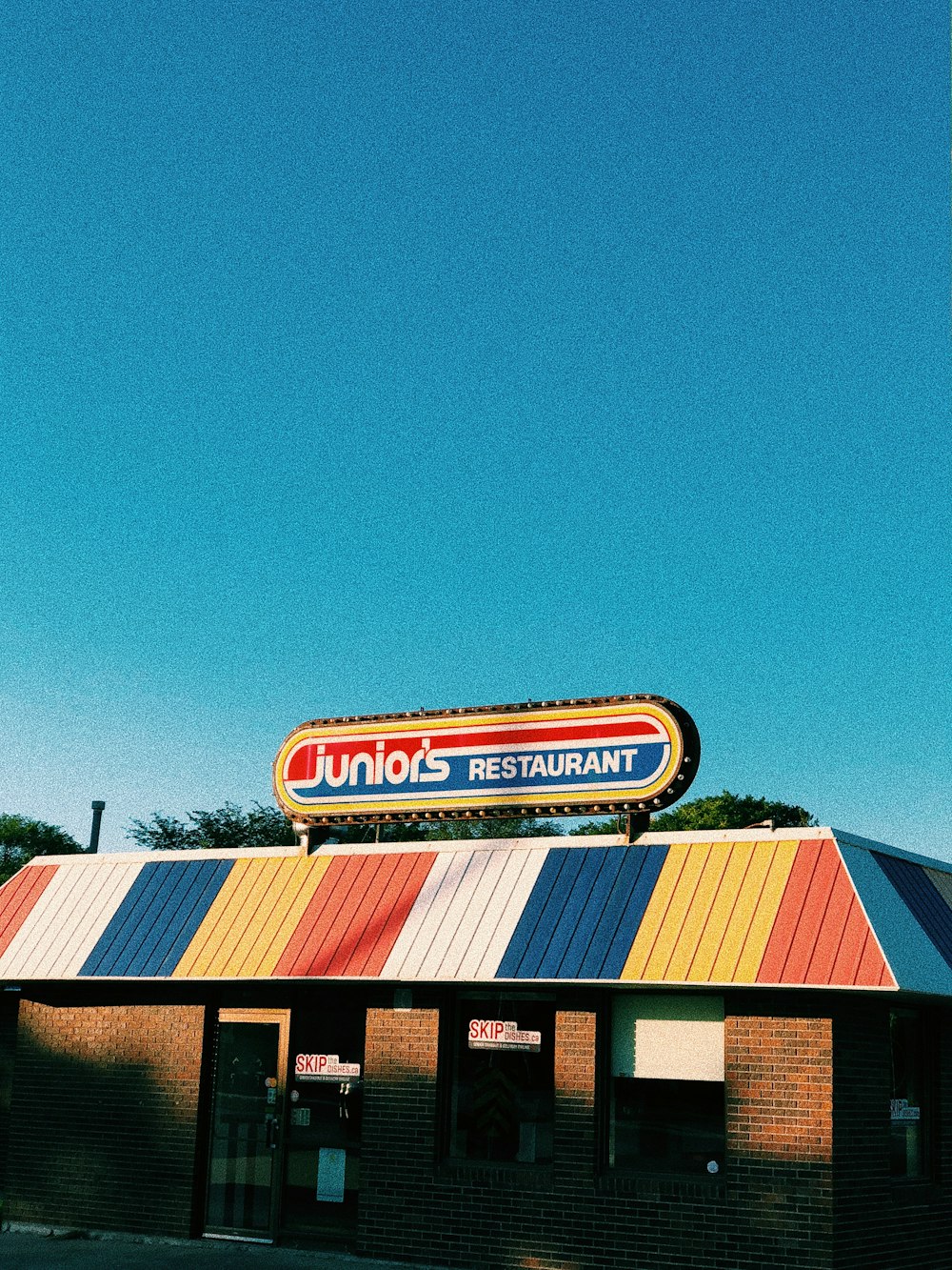 photo of establishment Junior's Restaurant signage
