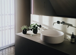 round white ceramic sink