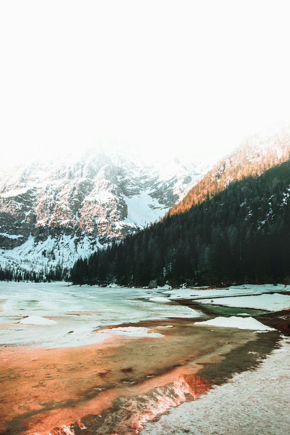 Photographie de points de repère de montagnes