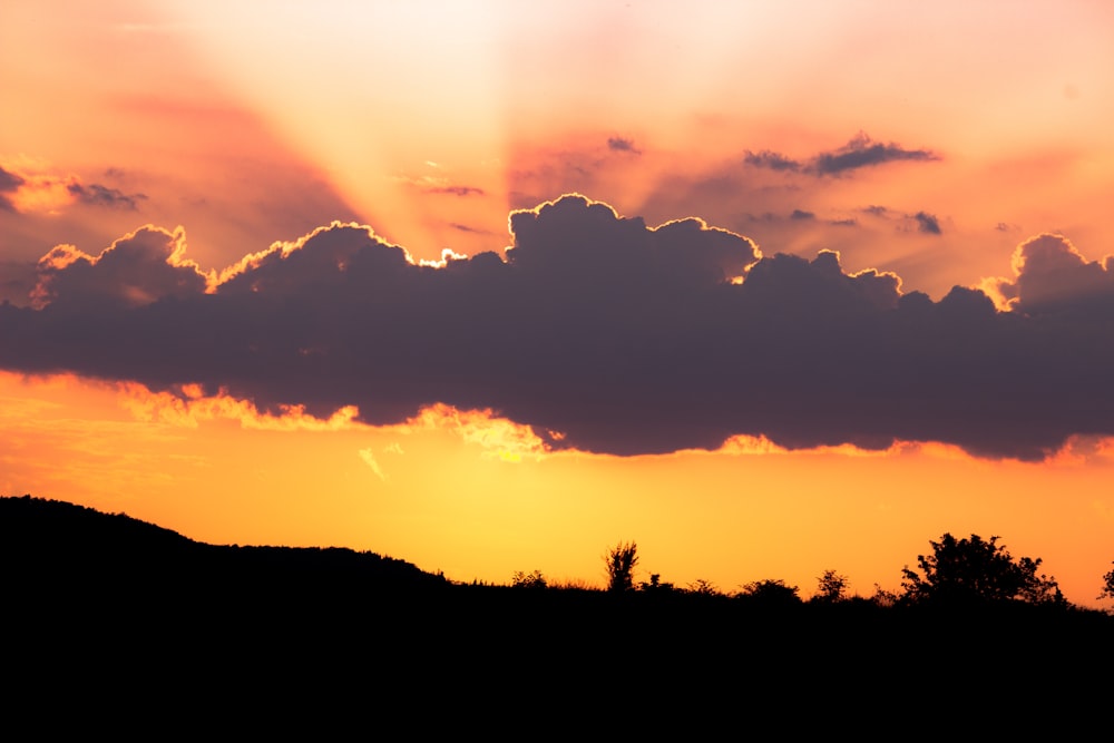 nuvole che coprono la luce del sole