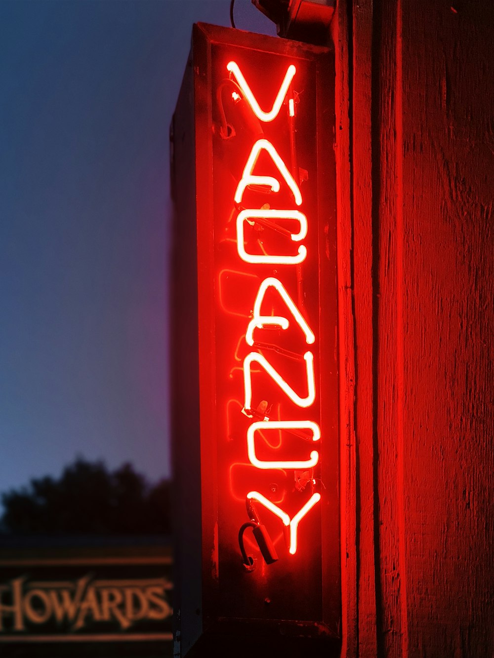 Vacancy neon signage