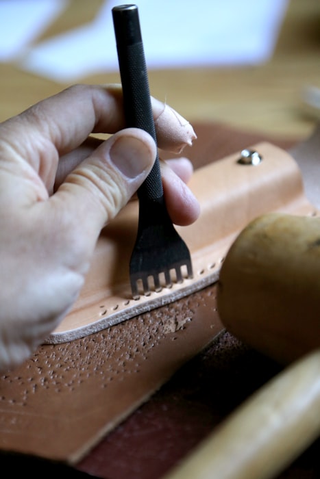 Atelier cuir : cœur d'une petite manufacture