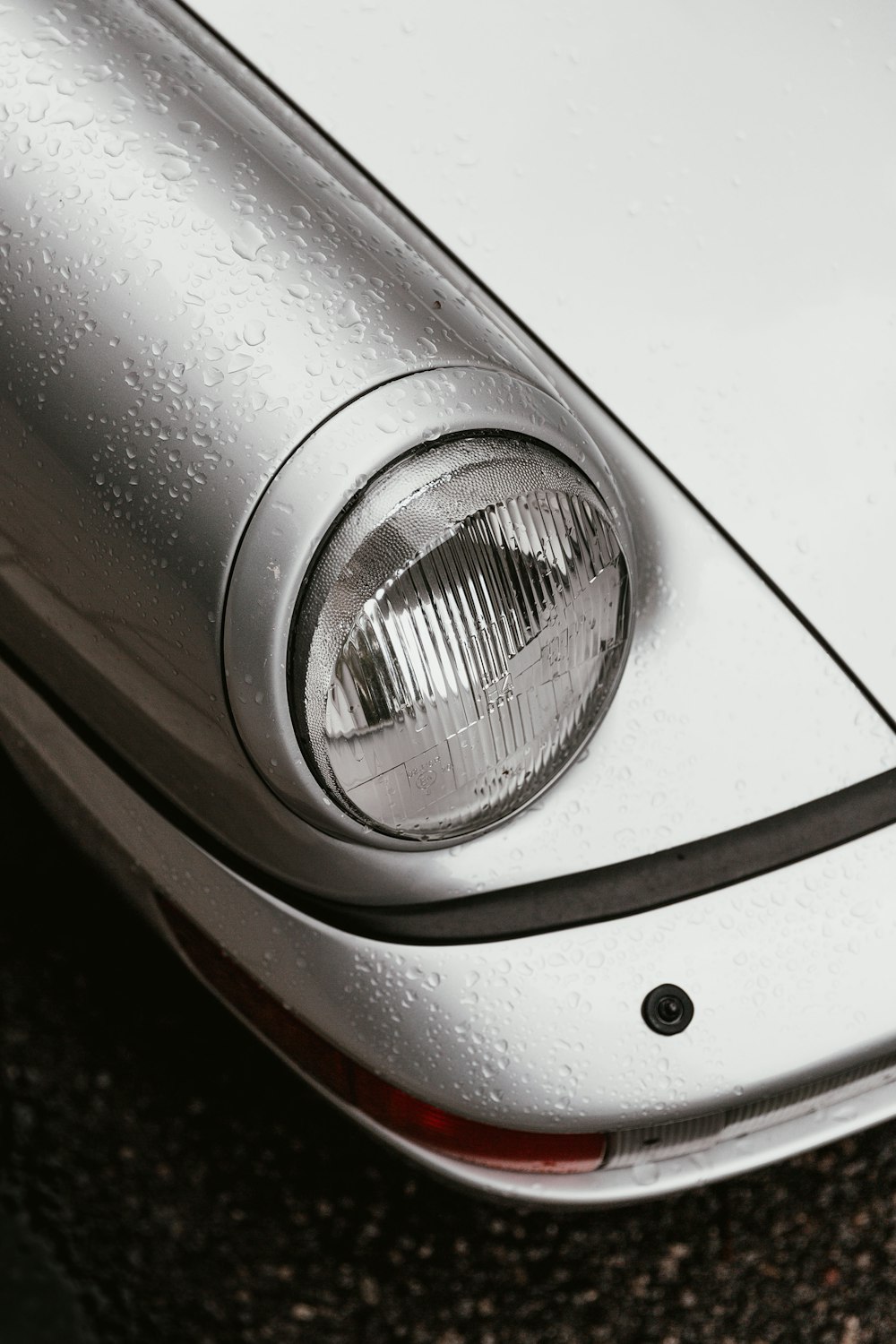 close up photography of vehicle headlight