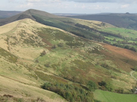 Tourists exploring a scenic trail surrounded by lush greenery and hills in Huancabamba.