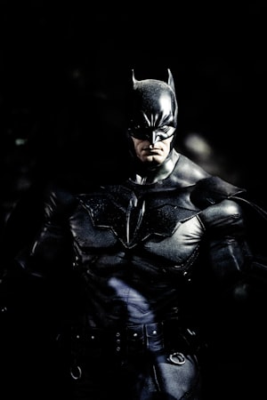 Unboxing: Batman Black Chrome GITD Exclusive — ¿Vale la pena?