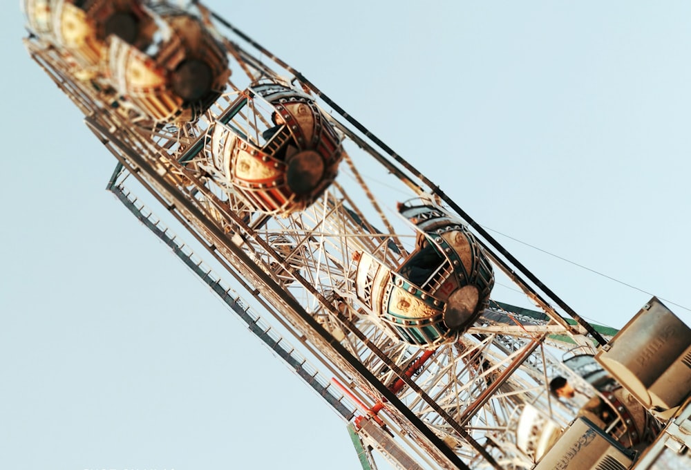 Photographie à mise au point peu profonde de la grande roue