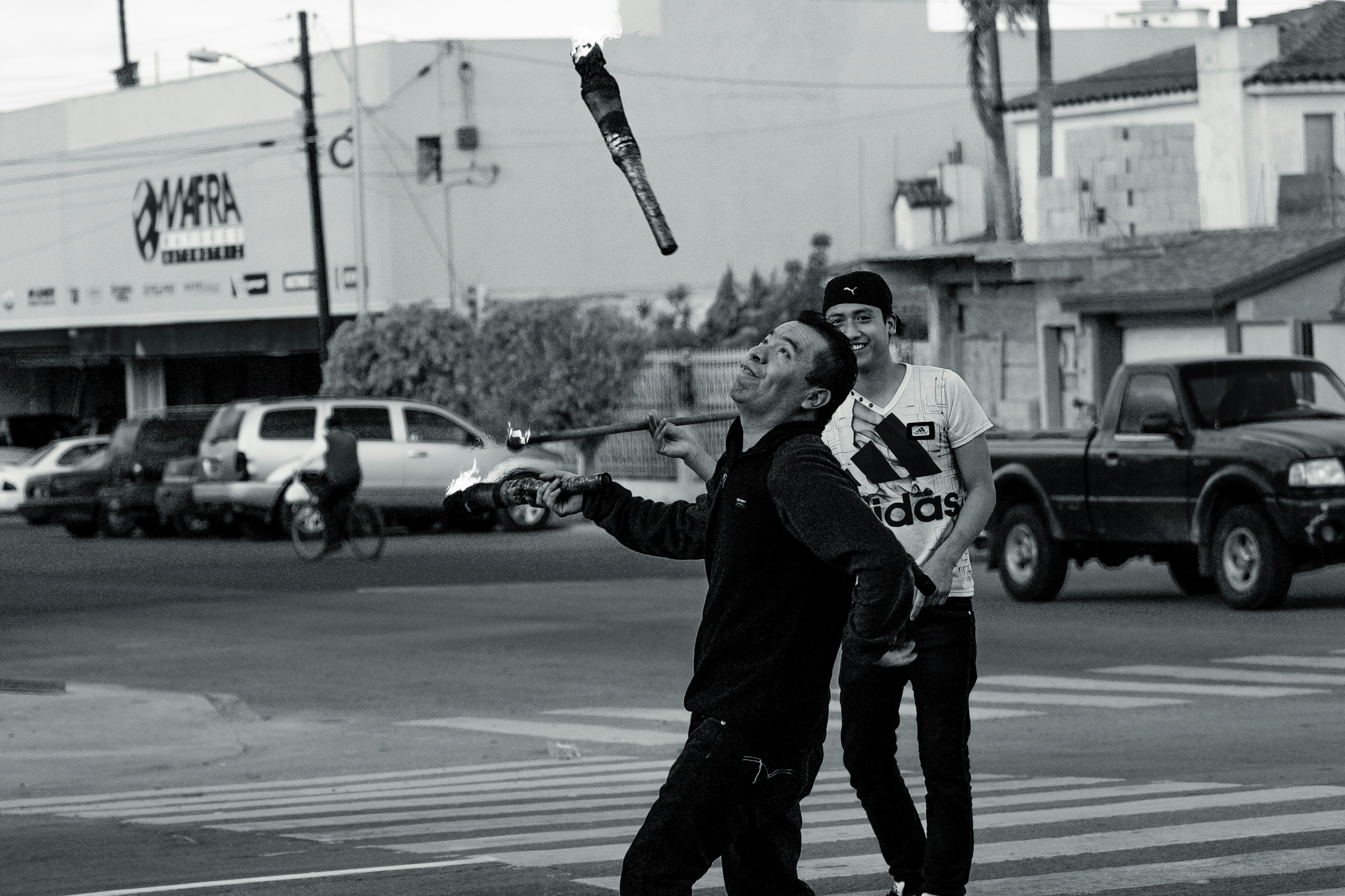 Стрит фаер. Street Juggler
