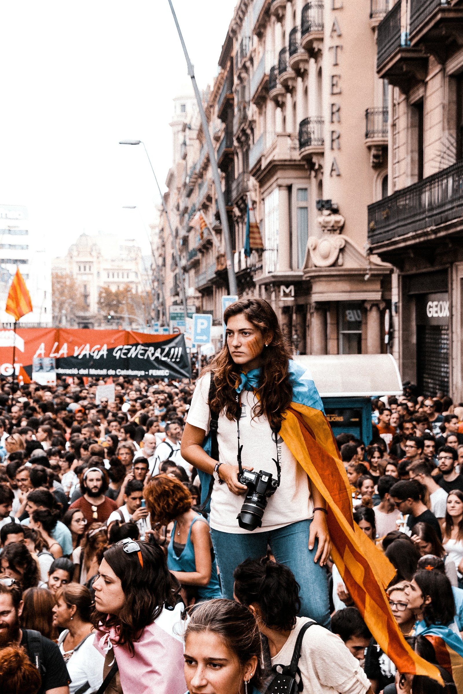 Canon EOS 70D + Tamron 18-270mm F3.5-6.3 Di II VC PZD sample photo. Woman standing on crowd photography