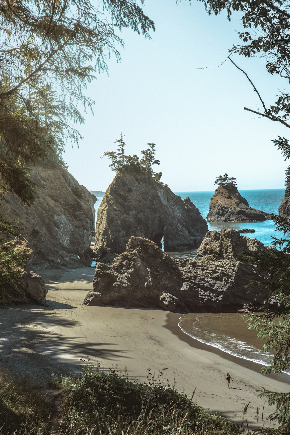 rocks on shore during da t