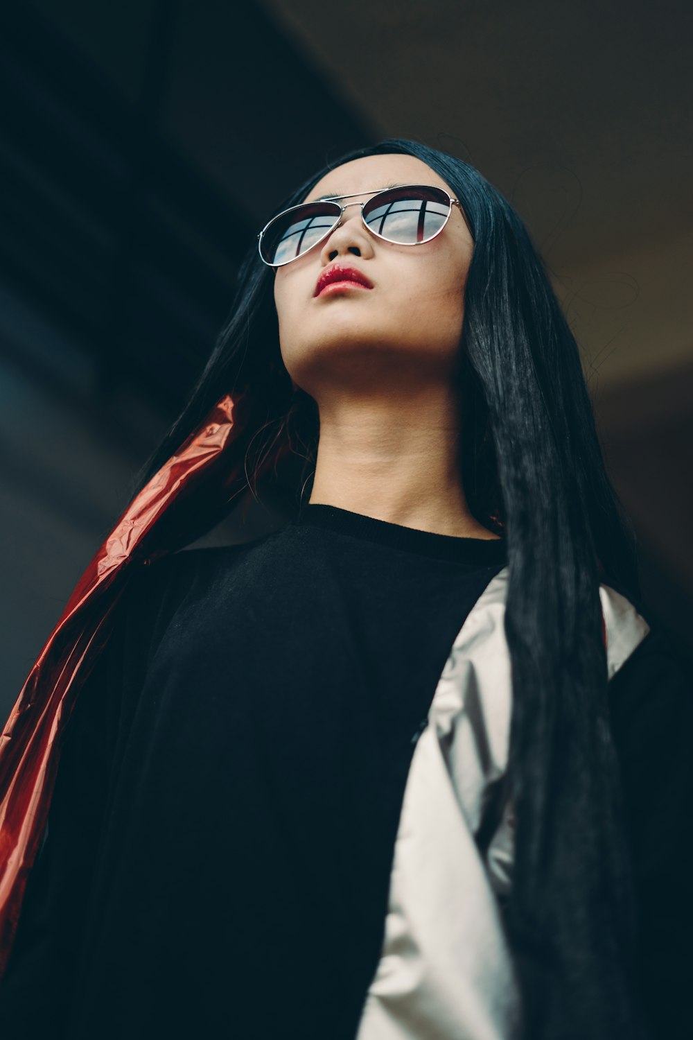 woman wearing black and white shirt