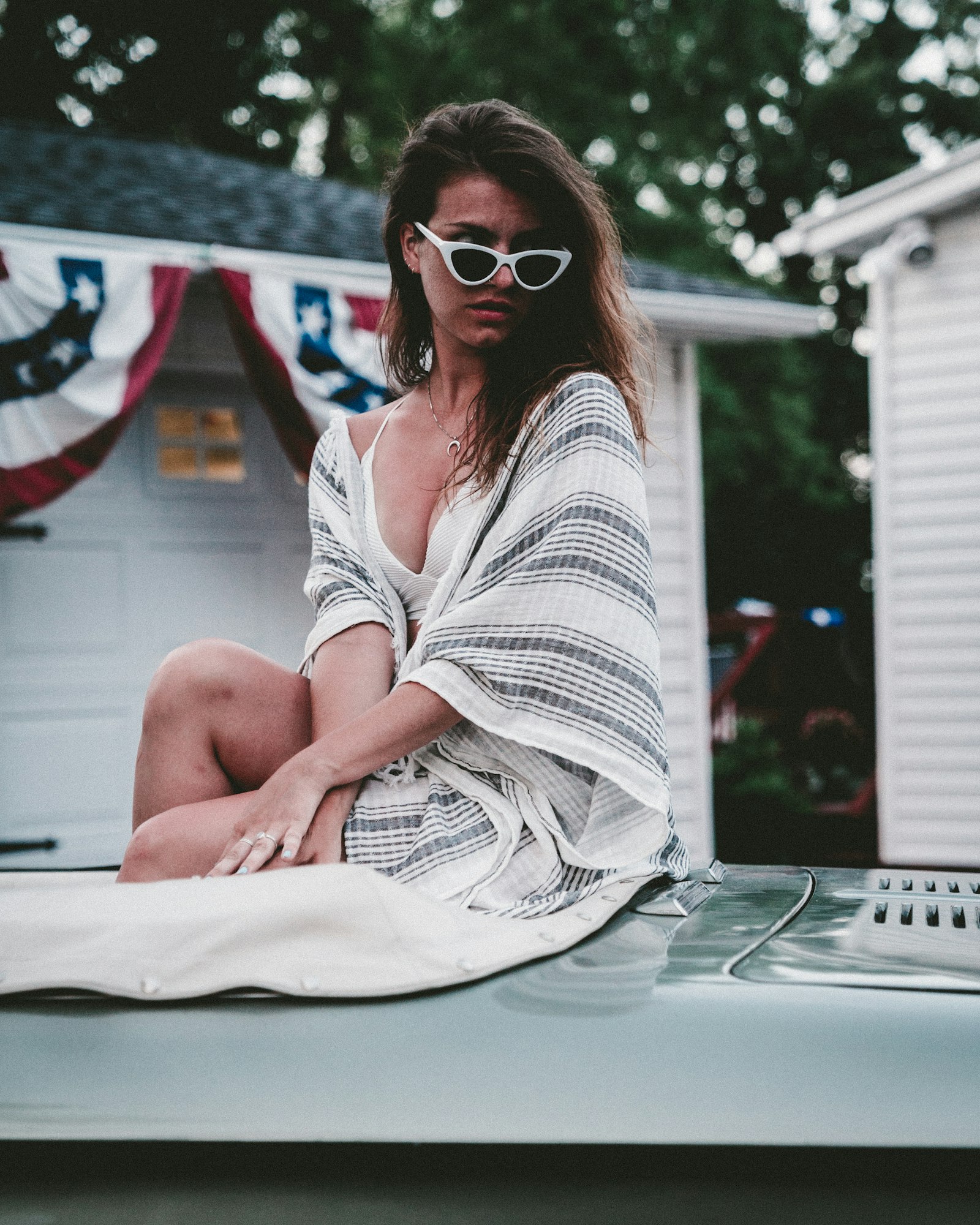 Sony a7S II + Sony FE 24-70mm F2.8 GM sample photo. Woman sitting on silver photography