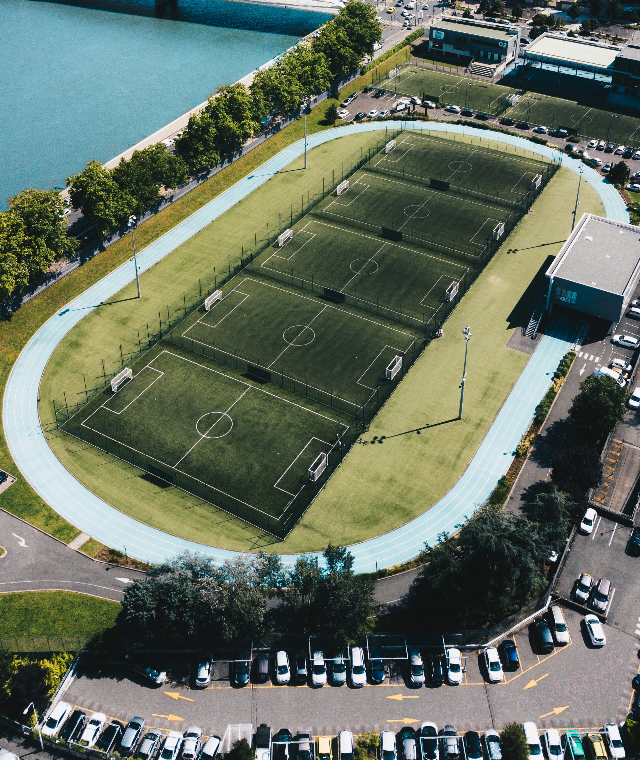 2 months ago, I was waiting for the World Cup to begin, so I went to my favorites football fields and shot this with a friend. This pic reminds me how confident about France at the begin of the tournament. Allez les bleus!