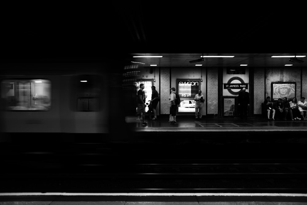 Metro St. James (Австралия). Лондон Underground черно красное. Свободная подземка. Train theater