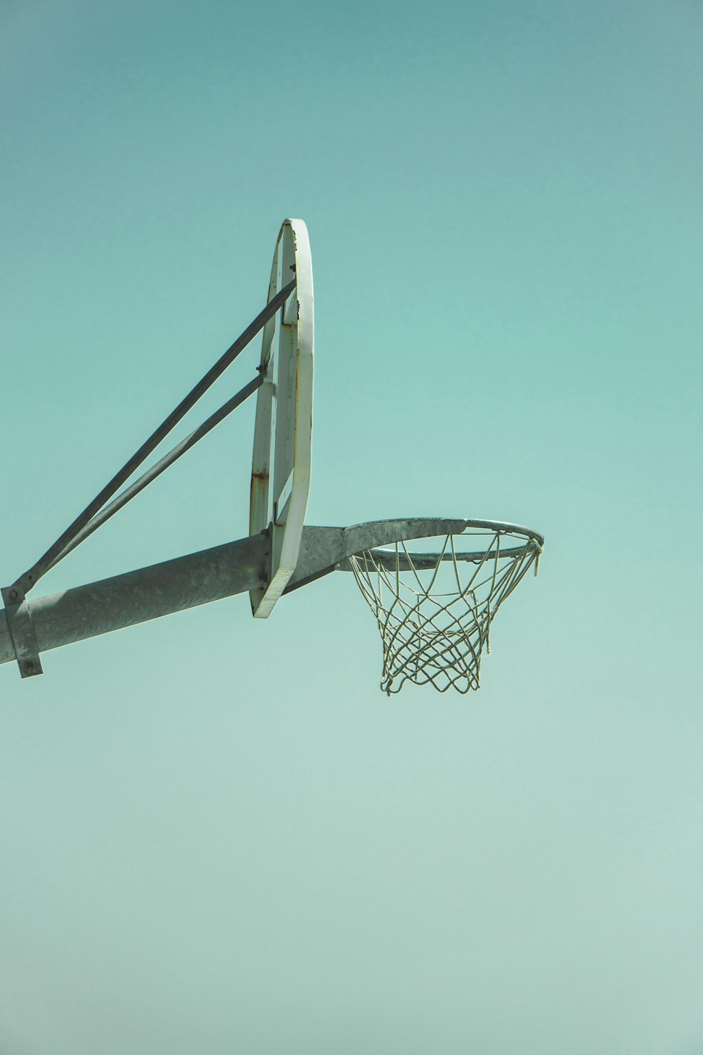white and gray basketball hoop