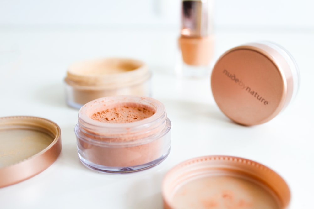 Nudebynature gepresstes Puder