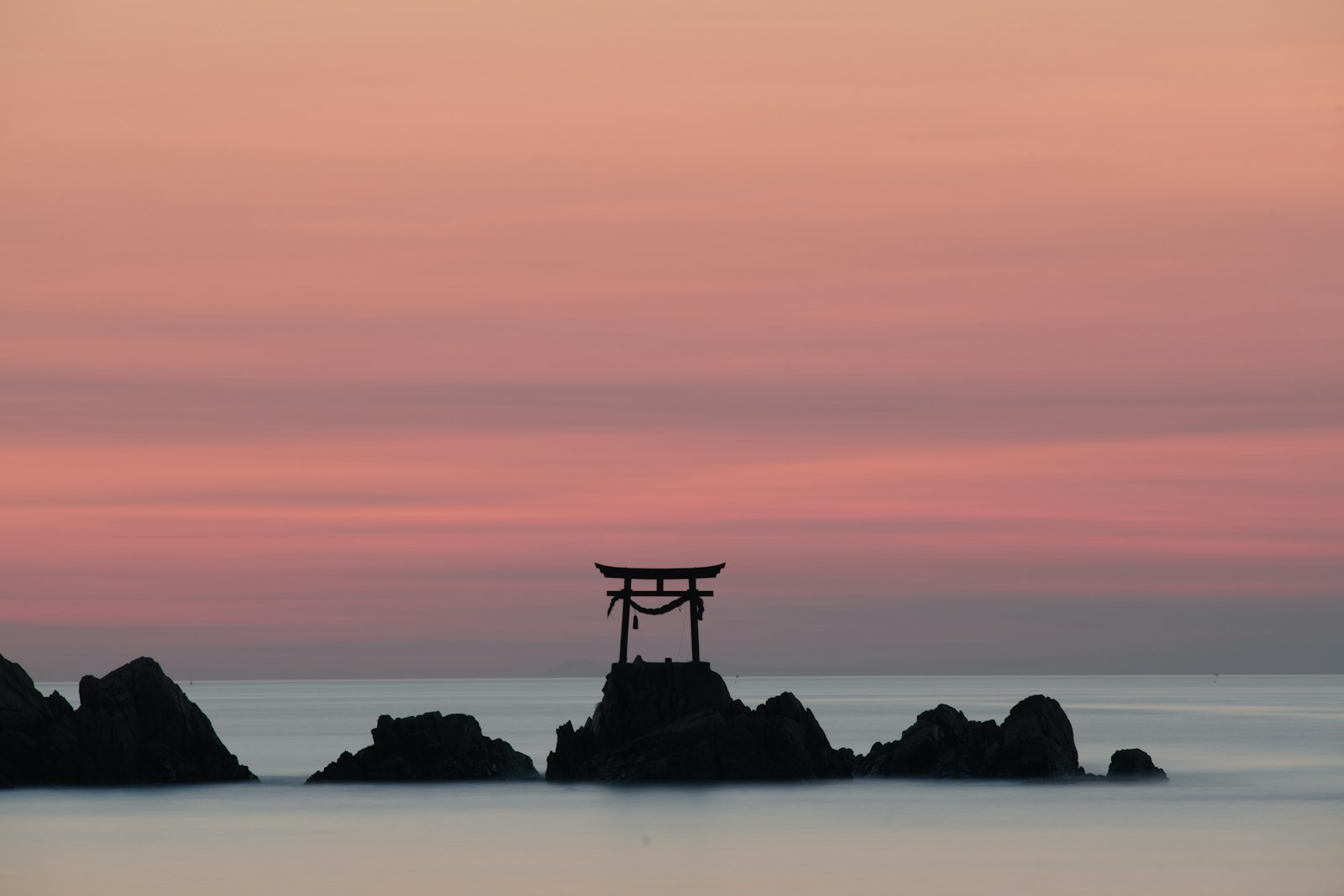 Nikon Nikkor AF-S 300mm F4E PF ED VR sample photo. Silhouette of arch on photography