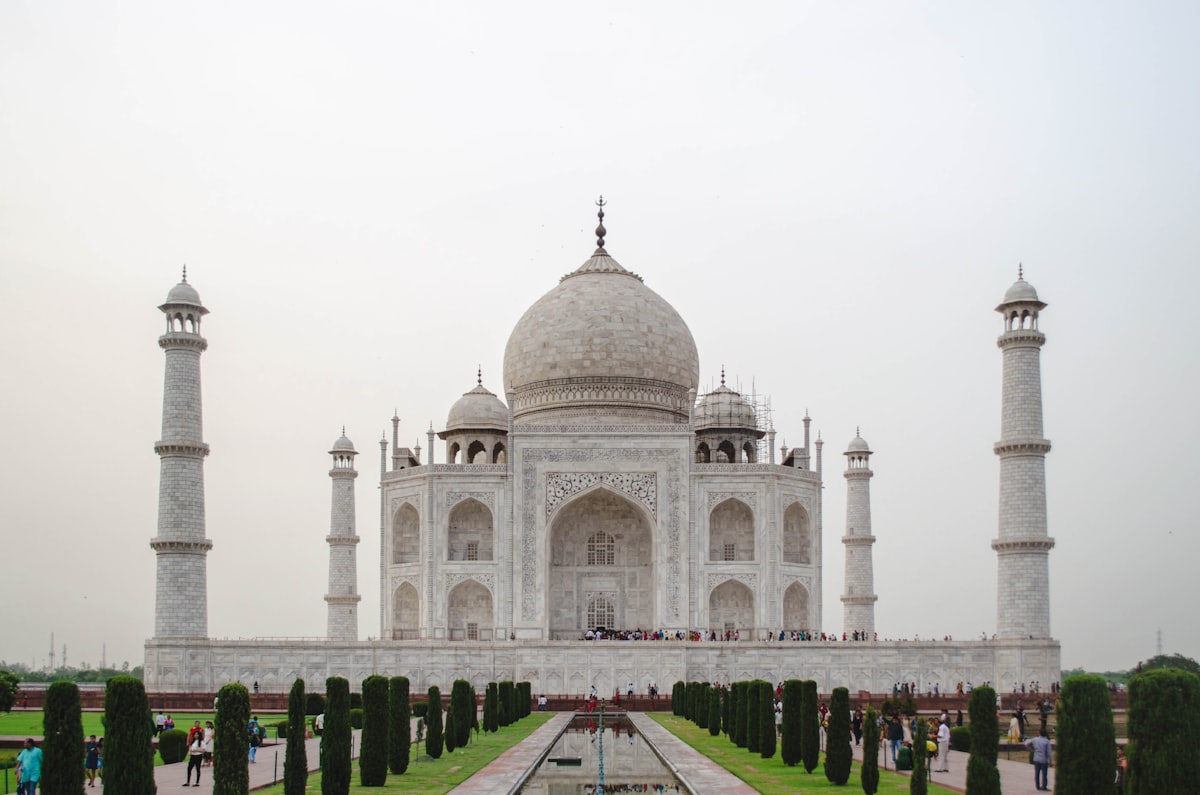 Taj Mahal wide complex and gardens