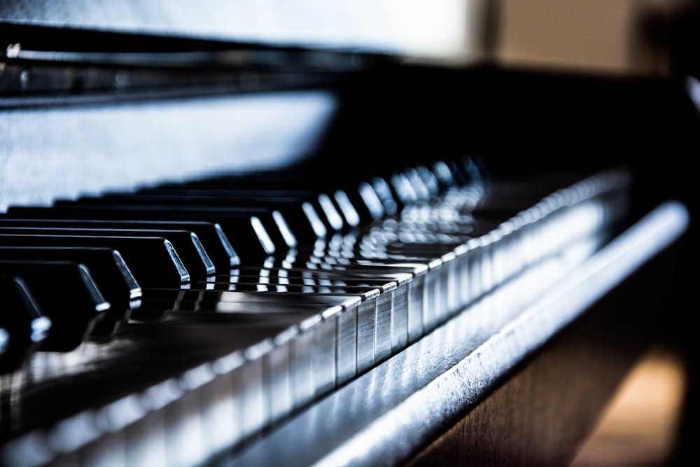 closeup photography of piano keys