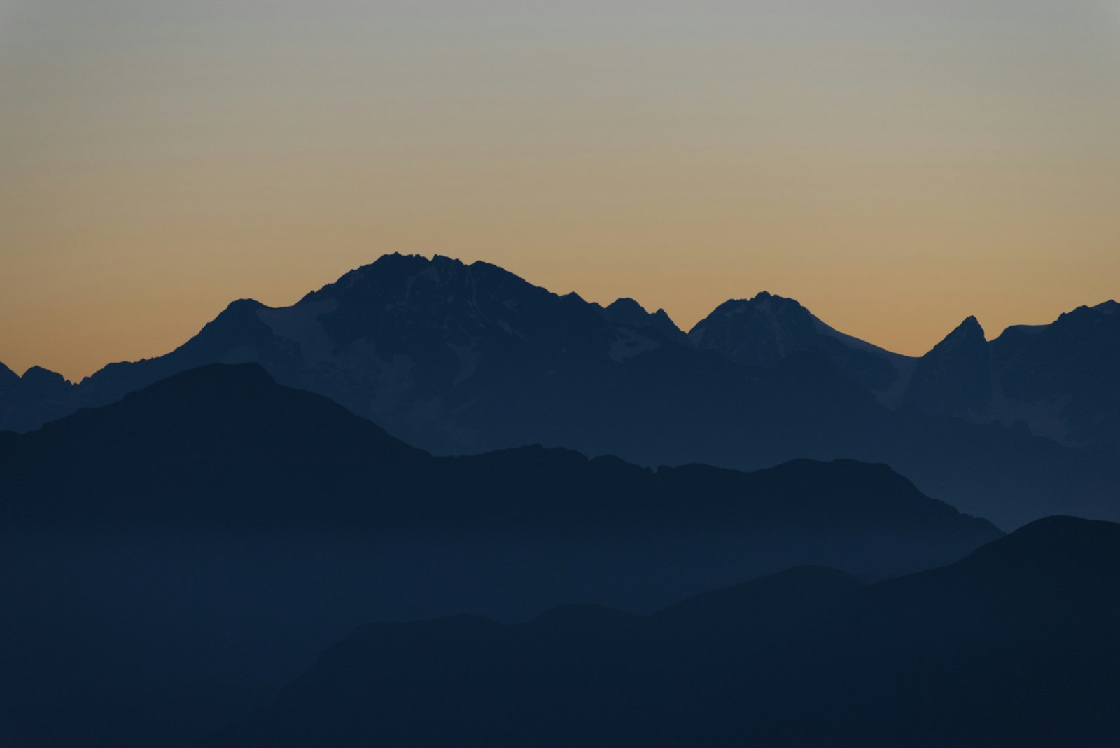 Nikon D750 + Nikon AF-S Nikkor 70-300mm F4.5-5.6G VR sample photo. Silhouette of mountain during photography