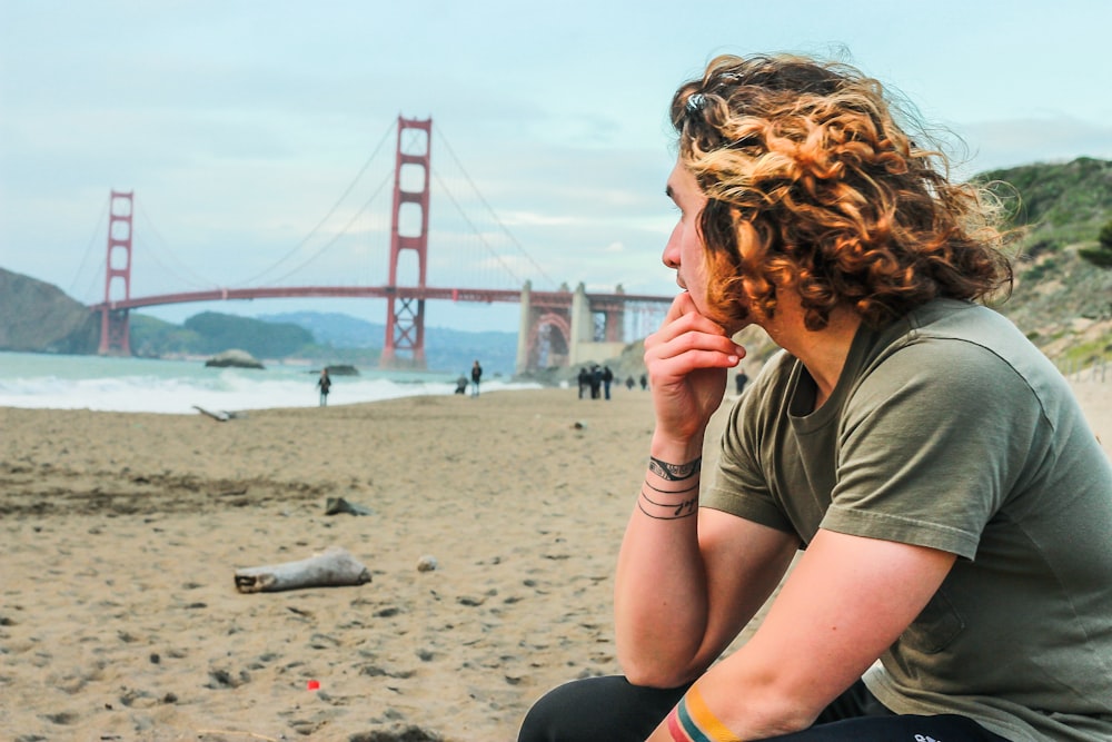 man in gray T-shirt near Golden Gate Bridge