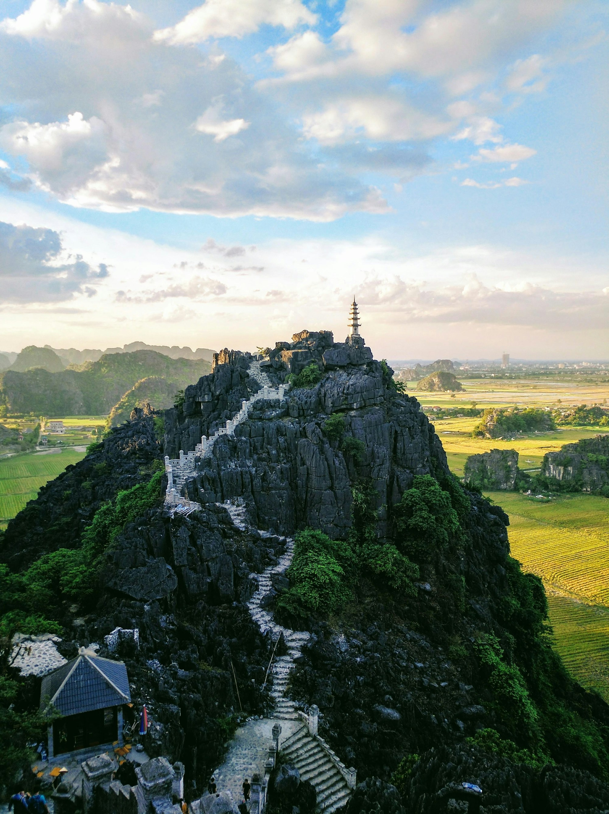 Exploring Vietnam: A Complete Travel Guide