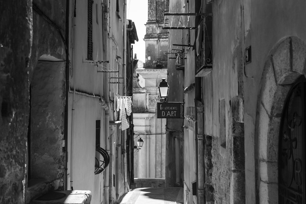 a narrow alleyway with a street sign on it