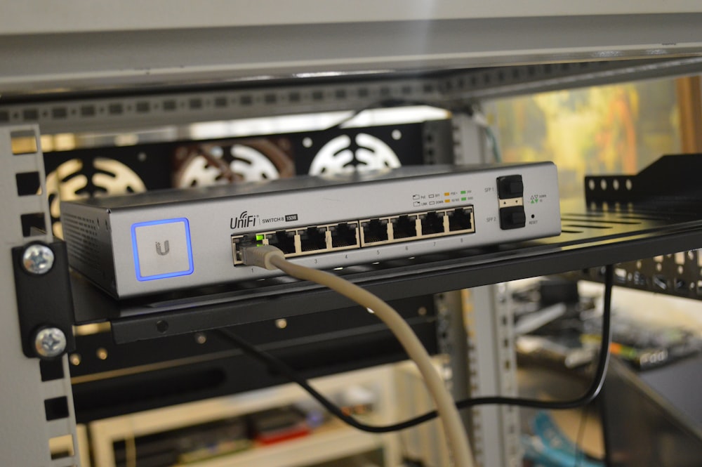Commutateur Ethernet blanc