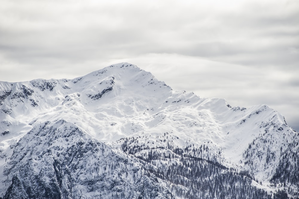 snow mountain under cloudy sky