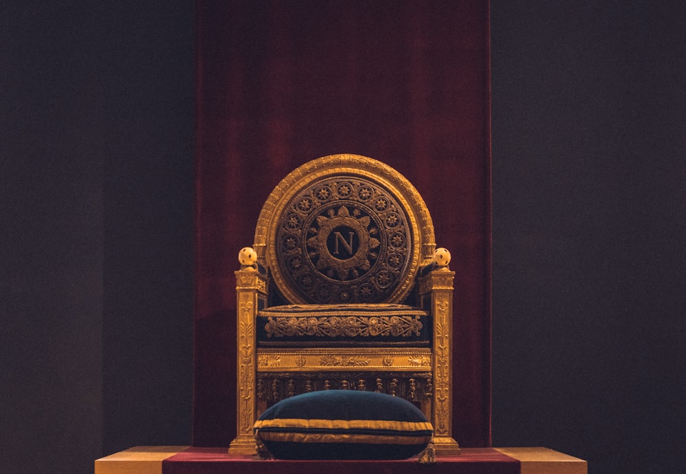 King Chair Pictures | Download Free Images on Unsplash