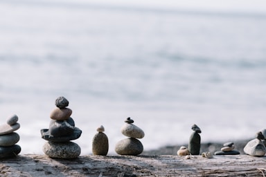 balance and symmetry for photo composition,how to photograph balanced; shallow focus photo of balance stones