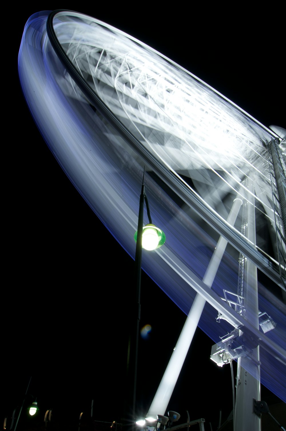 timelapse photo of ferris wheel at night