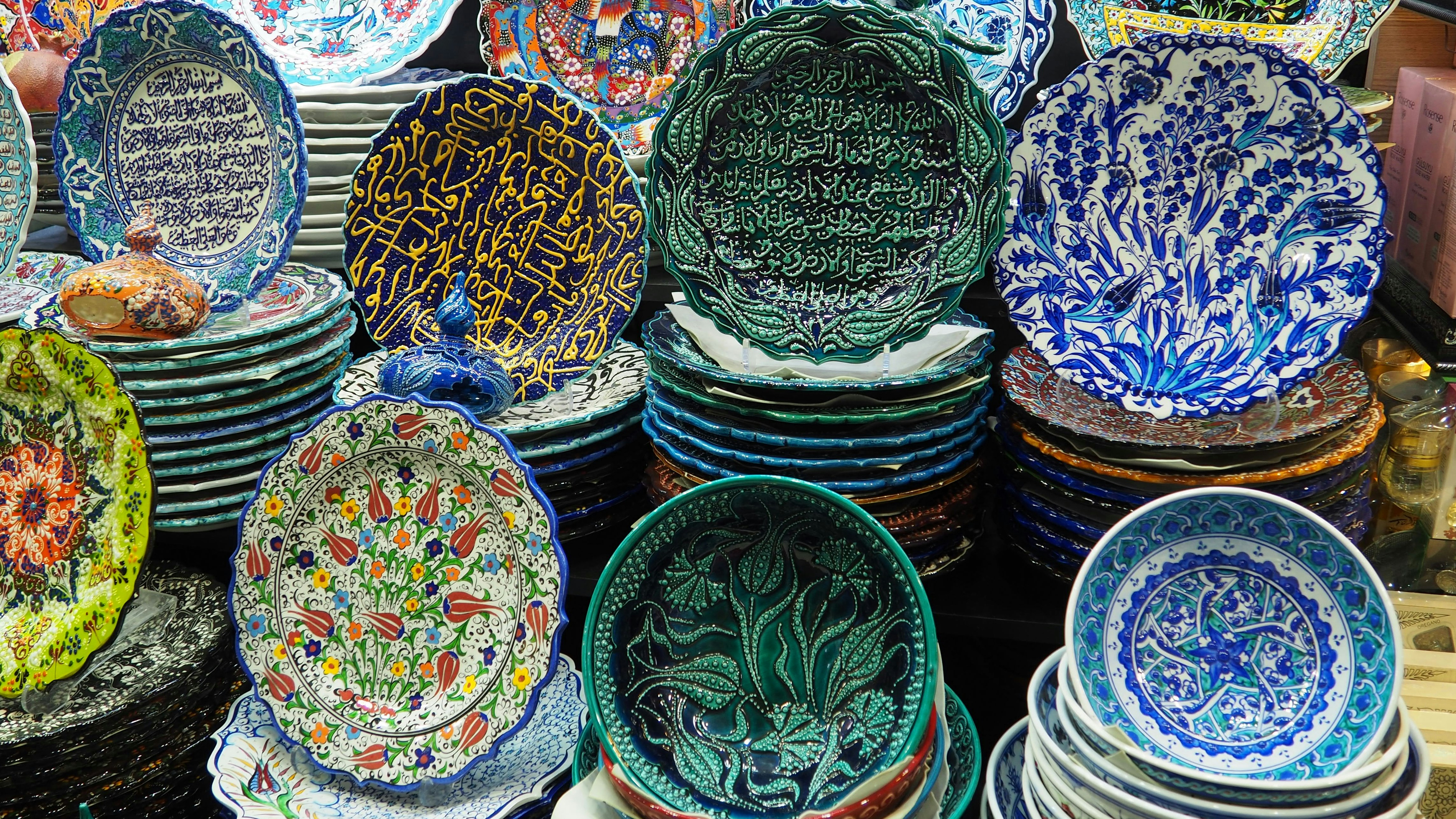 Piring Keramik Nusantara