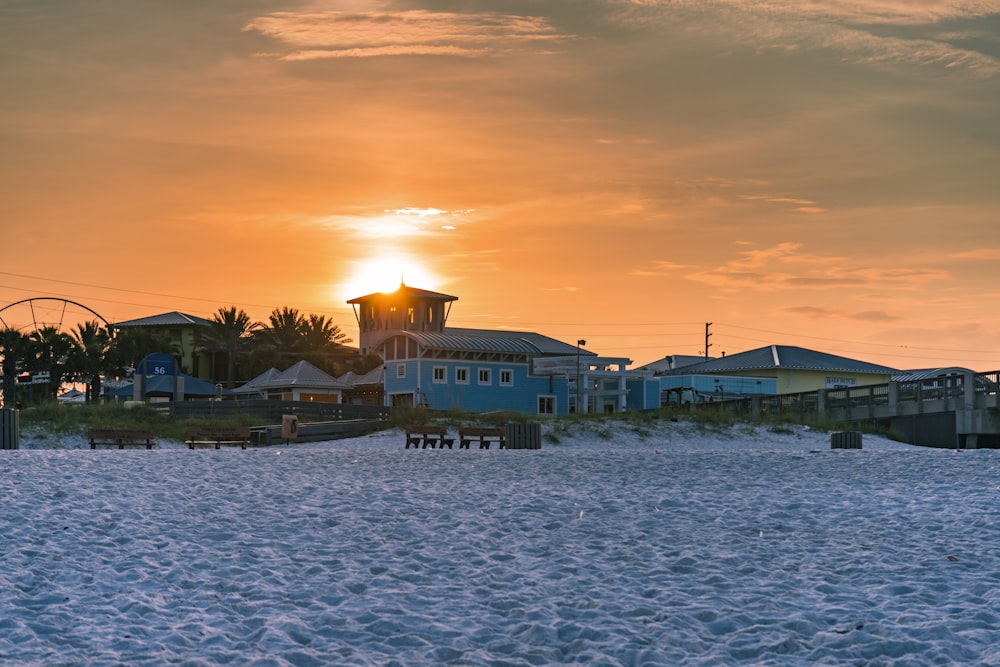 Muelle del barco durante la puesta de sol